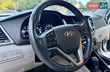 Внедорожник / Кроссовер Hyundai Tucson 2016 в 