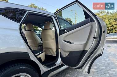 Внедорожник / Кроссовер Hyundai Tucson 2016 в 