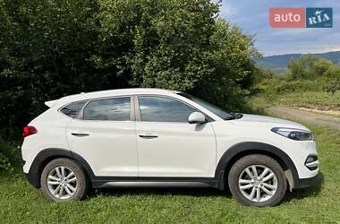 Внедорожник / Кроссовер Hyundai Tucson 2016 в Сваляве