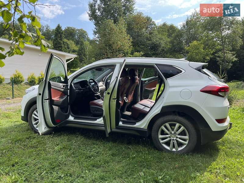 Внедорожник / Кроссовер Hyundai Tucson 2016 в Сваляве фото 13 Внедорожник / Кроссовер Hyundai Tucson 2016 в Сваляве