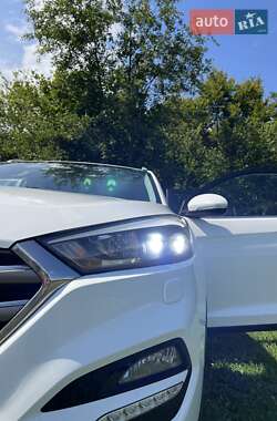 Внедорожник / Кроссовер Hyundai Tucson 2016 в Сваляве