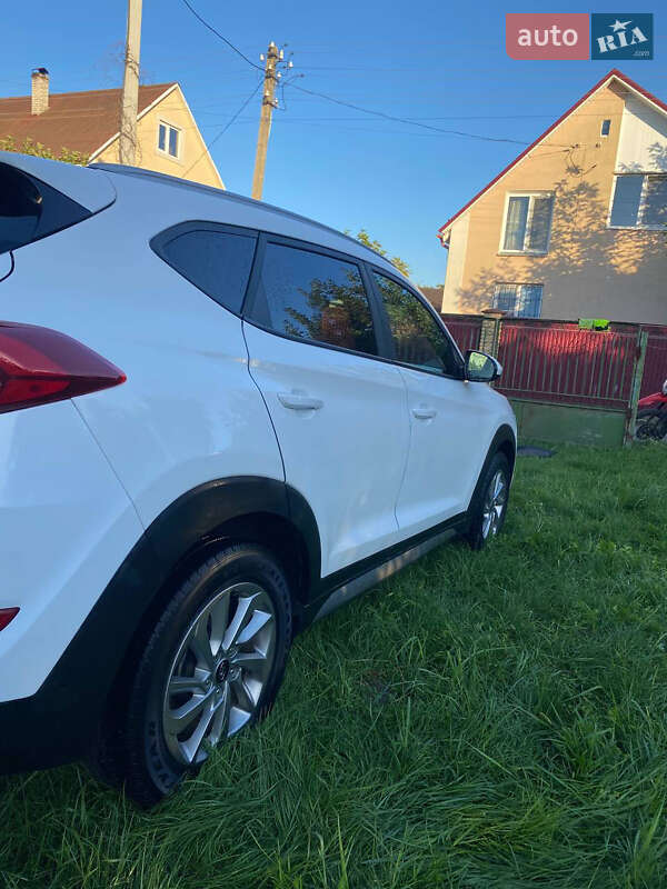 Позашляховик / Кросовер Hyundai Tucson 2016 в Києві