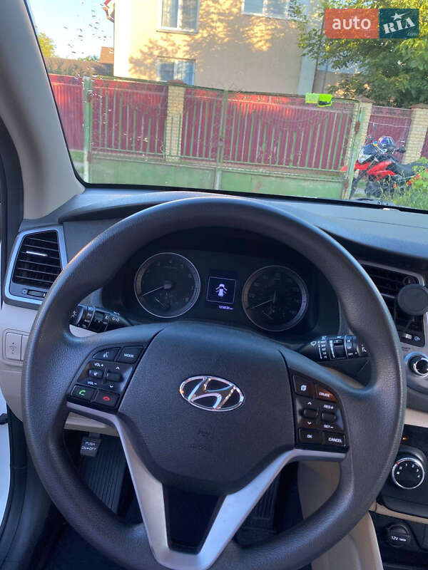 Позашляховик / Кросовер Hyundai Tucson 2016 в Києві