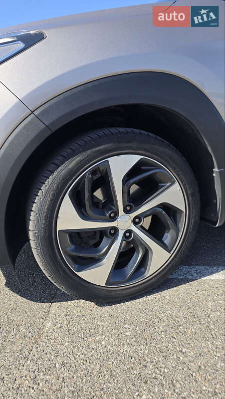 Позашляховик / Кросовер Hyundai Tucson 2016 в Києві