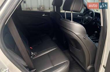 Внедорожник / Кроссовер Hyundai Tucson 2016 в 