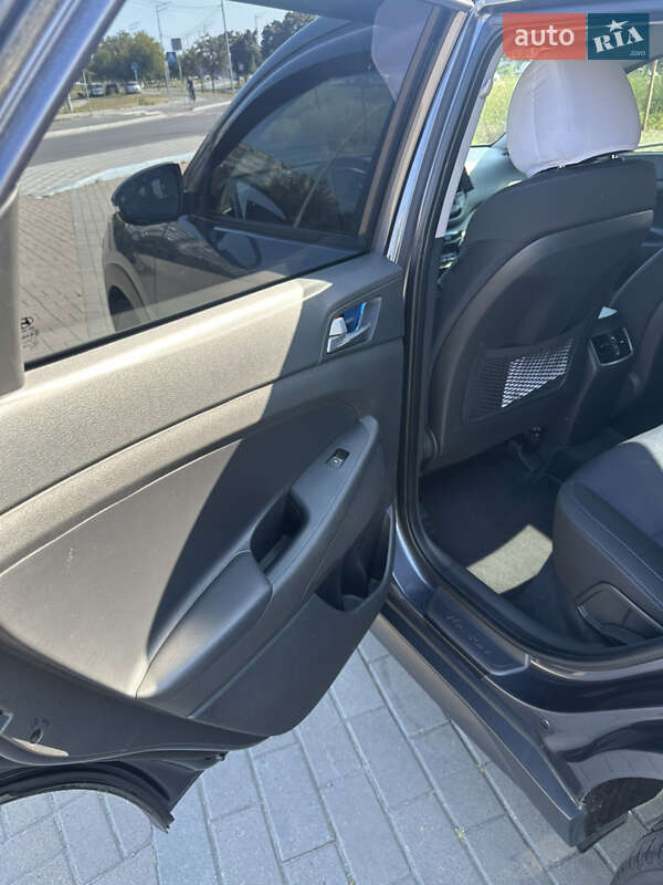 Позашляховик / Кросовер Hyundai Tucson 2016 в Києві