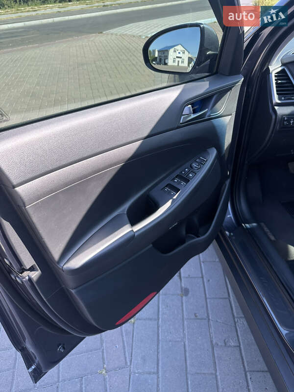 Позашляховик / Кросовер Hyundai Tucson 2016 в Києві