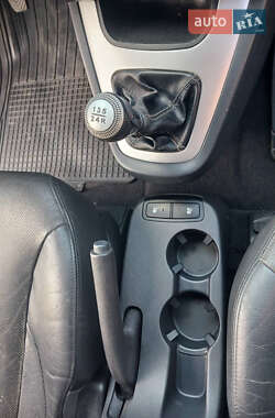 Внедорожник / Кроссовер Hyundai Tucson 2006 в 