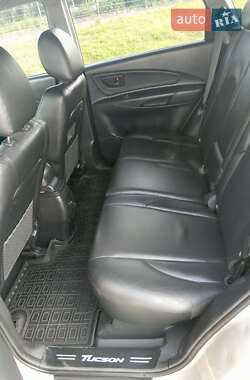Внедорожник / Кроссовер Hyundai Tucson 2006 в 