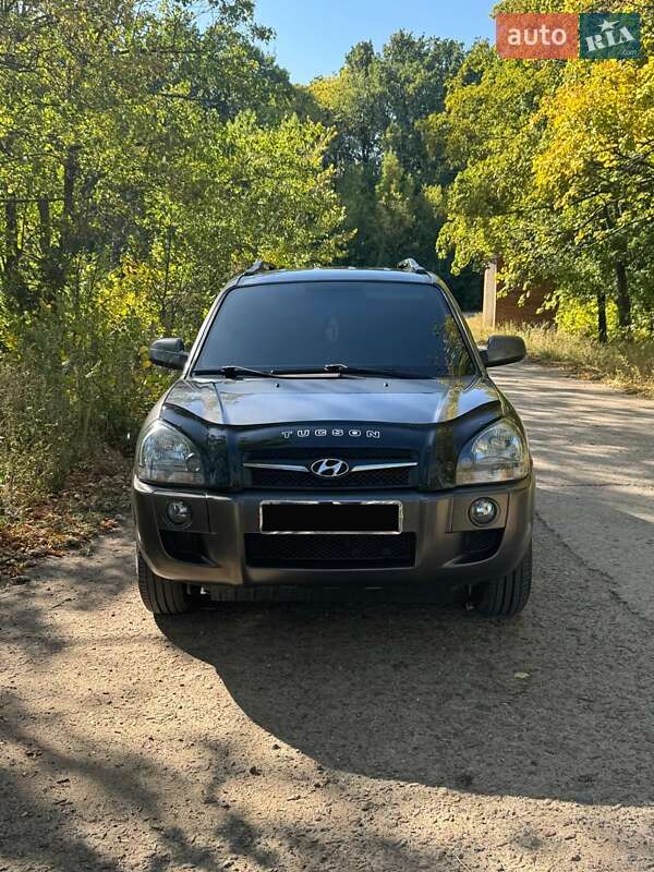 Внедорожник / Кроссовер Hyundai Tucson 2009 в 