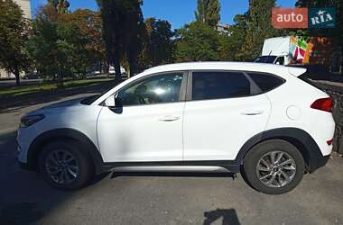Внедорожник / Кроссовер Hyundai Tucson 2017 в 