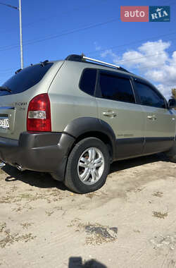 Внедорожник / Кроссовер Hyundai Tucson 2006 в 