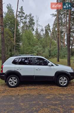 Внедорожник / Кроссовер Hyundai Tucson 2012 в 
