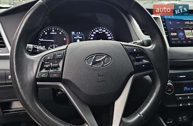 Внедорожник / Кроссовер Hyundai Tucson 2016 в 
