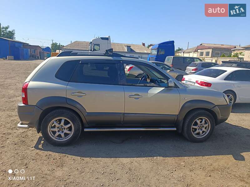 Позашляховик / Кросовер Hyundai Tucson 2005 в Павлограді фото 9 Позашляховик / Кросовер Hyundai Tucson 2005 в Павлограді