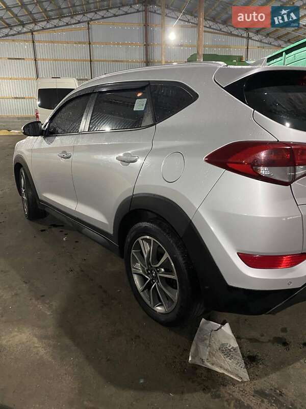 Позашляховик / Кросовер Hyundai Tucson 2017 в Тальному