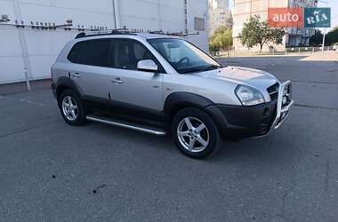 Внедорожник / Кроссовер Hyundai Tucson 2005 в  фото 3 Внедорожник / Кроссовер Hyundai Tucson 2005 в