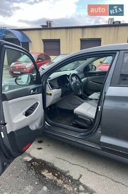 Позашляховик / Кросовер Hyundai Tucson 2016 в  фото 6 Позашляховик / Кросовер Hyundai Tucson 2016 в
