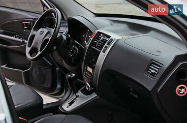 Внедорожник / Кроссовер Hyundai Tucson 2009 в 