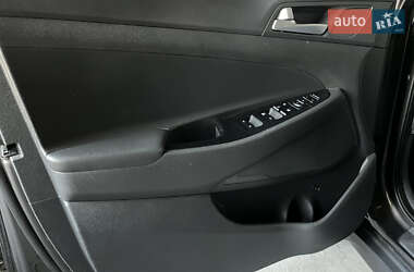 Внедорожник / Кроссовер Hyundai Tucson 2017 в 