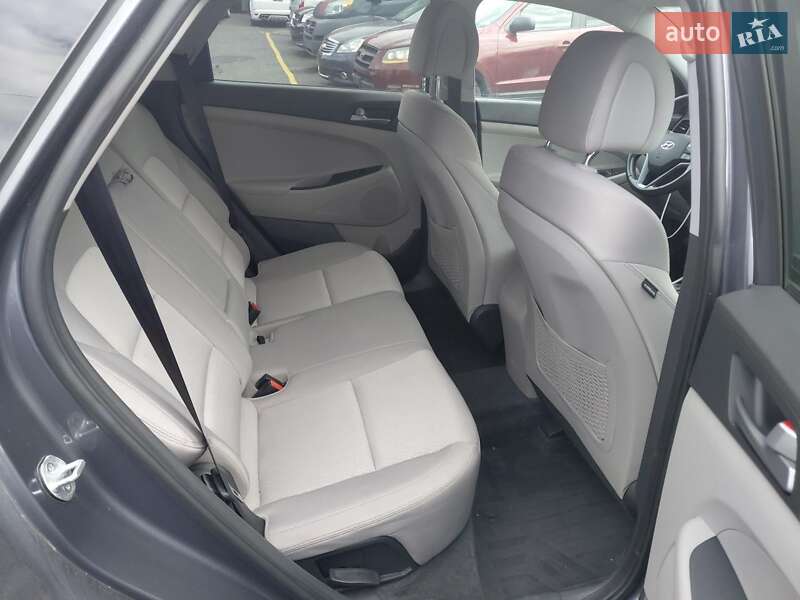 Позашляховик / Кросовер Hyundai Tucson 2015 в Полтаві