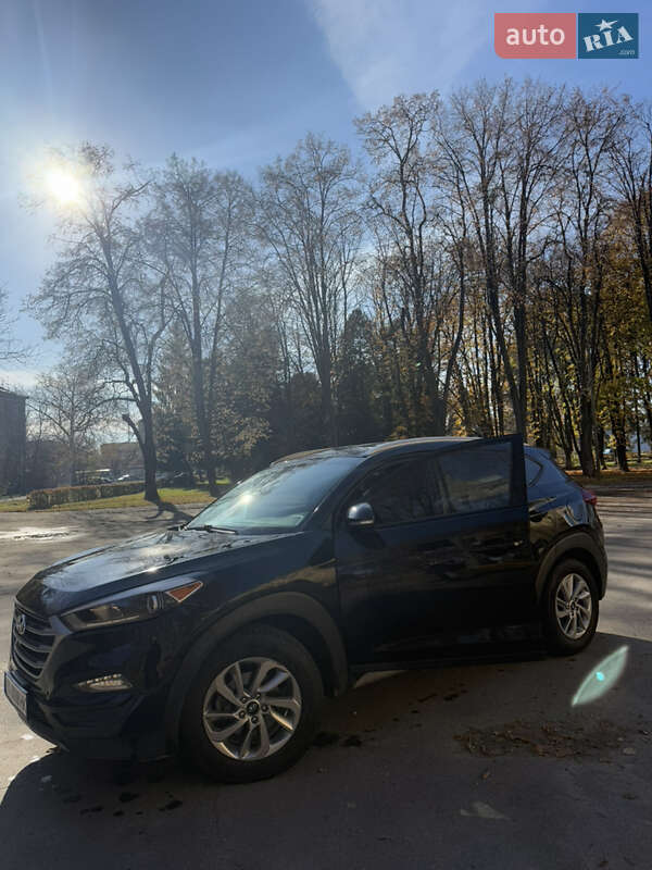 Внедорожник / Кроссовер Hyundai Tucson 2016 в Староконстантинове