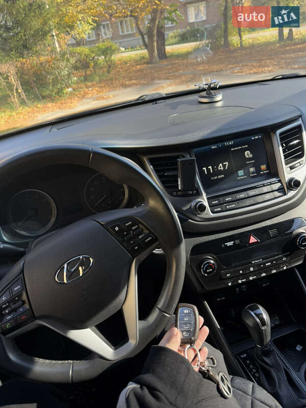 Внедорожник / Кроссовер Hyundai Tucson 2016 в Староконстантинове