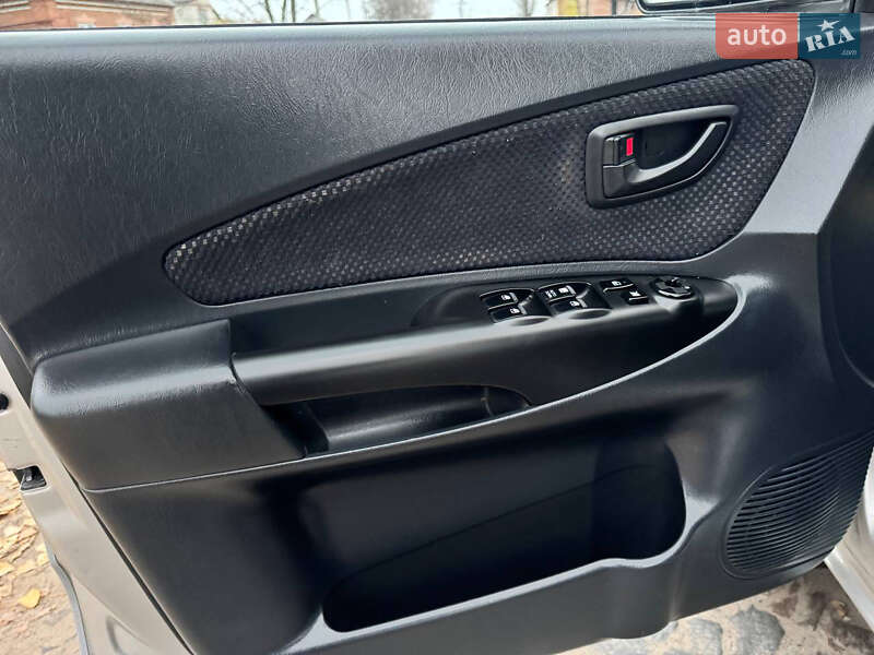 Внедорожник / Кроссовер Hyundai Tucson 2008 в Ахтырке фото 26 Внедорожник / Кроссовер Hyundai Tucson 2008 в Ахтырке