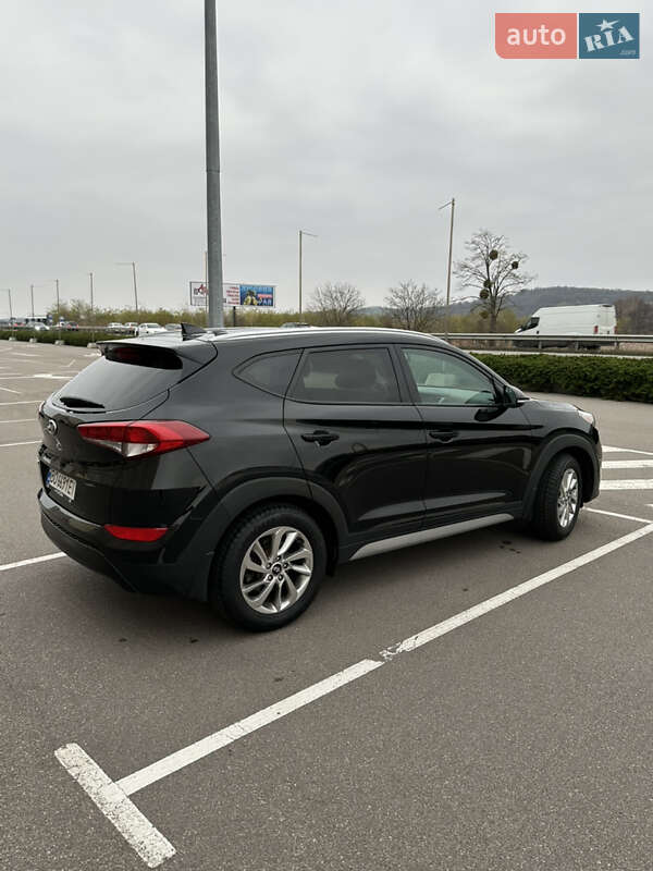 Позашляховик / Кросовер Hyundai Tucson 2016 в Києві