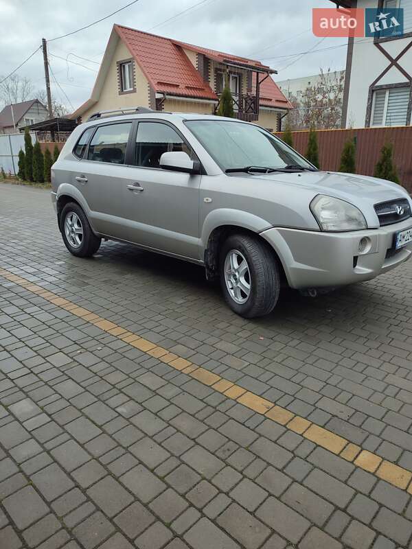 Внедорожник / Кроссовер Hyundai Tucson 2006 в Звягеле фото 3 Внедорожник / Кроссовер Hyundai Tucson 2006 в Звягеле
