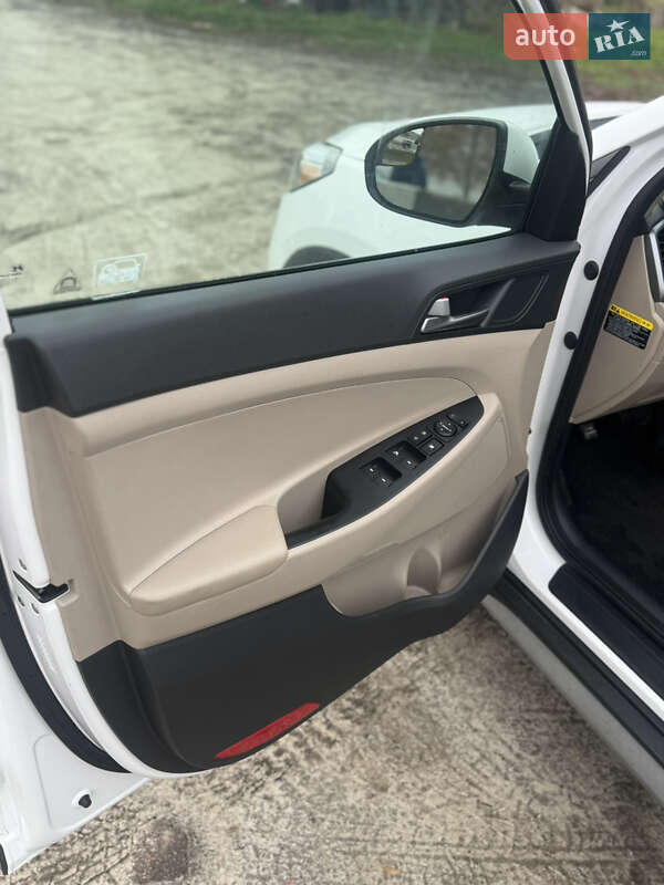 Позашляховик / Кросовер Hyundai Tucson 2017 в Києві