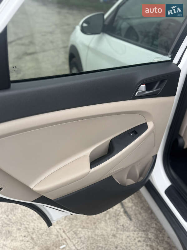 Позашляховик / Кросовер Hyundai Tucson 2017 в Києві