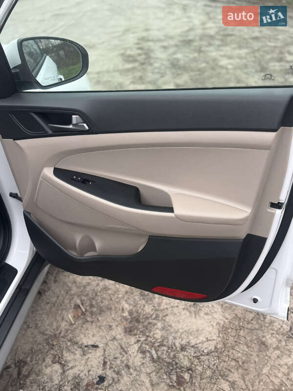 Позашляховик / Кросовер Hyundai Tucson 2017 в Києві