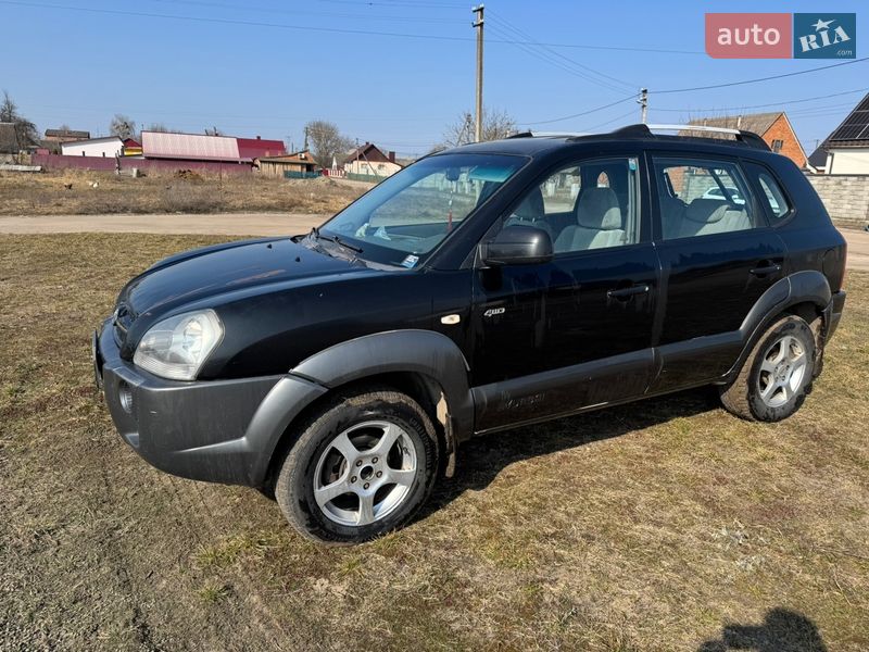 Внедорожник / Кроссовер Hyundai Tucson 2004 в Старой Выжевке