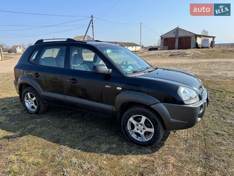 Внедорожник / Кроссовер Hyundai Tucson 2004 в Старой Выжевке