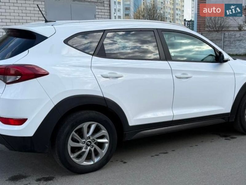 Внедорожник / Кроссовер Hyundai Tucson 2015 в Киеве