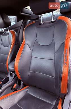 Хэтчбек Hyundai Veloster 2015 в 