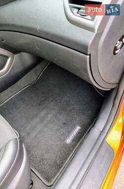 Хэтчбек Hyundai Veloster 2013 в 