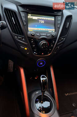 Хэтчбек Hyundai Veloster 2015 в 