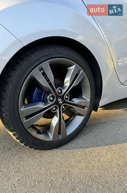 Хэтчбек Hyundai Veloster 2015 в 