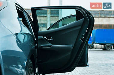 Хетчбек Hyundai Veloster 2019 в  фото 15 Хетчбек Hyundai Veloster 2019 в