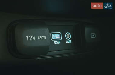 Хетчбек Hyundai Veloster 2019 в  фото 27 Хетчбек Hyundai Veloster 2019 в