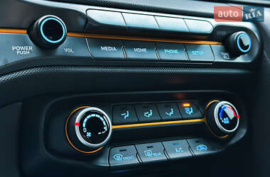 Хетчбек Hyundai Veloster 2019 в  фото 26 Хетчбек Hyundai Veloster 2019 в