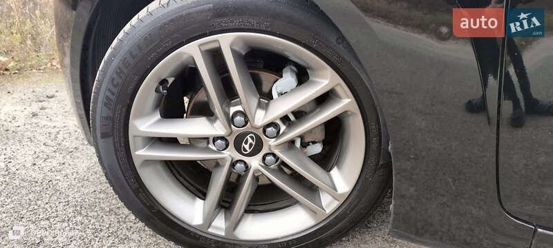 Хэтчбек Hyundai Veloster 2011 в Киеве