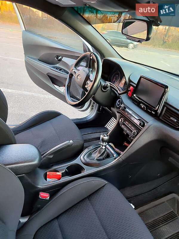 Хетчбек Hyundai Veloster 2018 в Кропивницькому