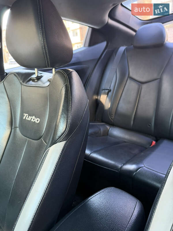 Хэтчбек Hyundai Veloster 2014 в Нововолынске