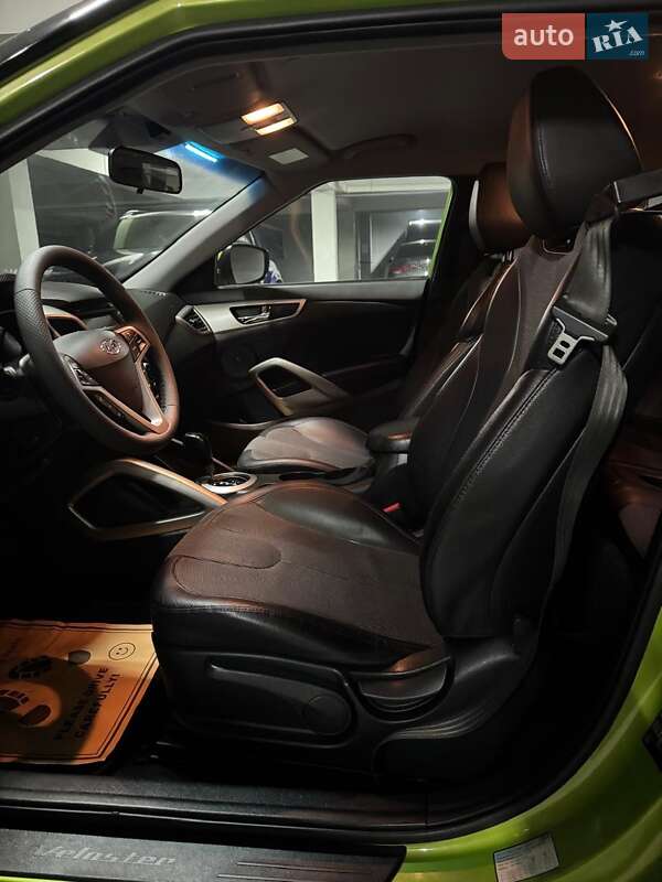 Хэтчбек Hyundai Veloster 2012 в Черновцах