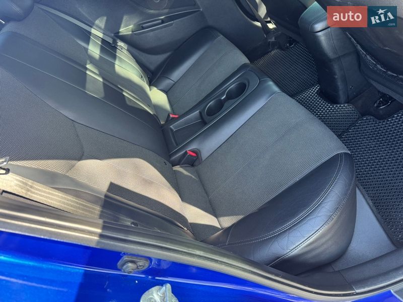 Хэтчбек Hyundai Veloster 2012 в Ровно фото 27 Хэтчбек Hyundai Veloster 2012 в Ровно