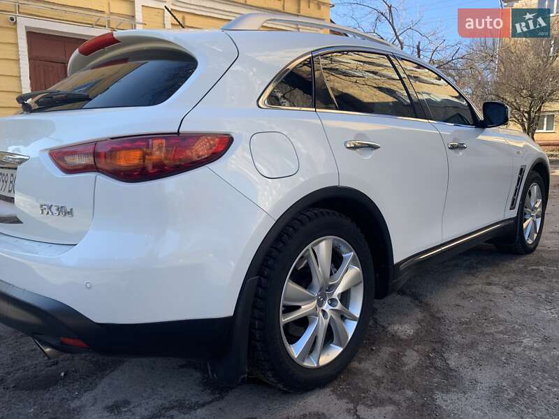 Позашляховик / Кросовер Infiniti FX 30 2012 в Чернігові