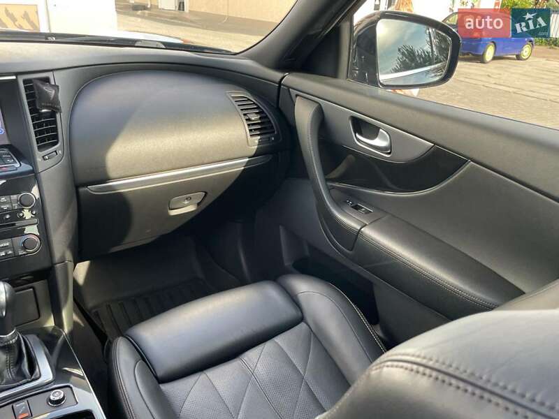 Внедорожник / Кроссовер Infiniti FX 30 2011 в Одессе